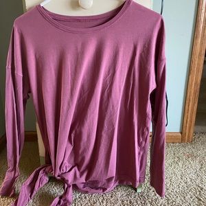 Women’s Lululemon shirt